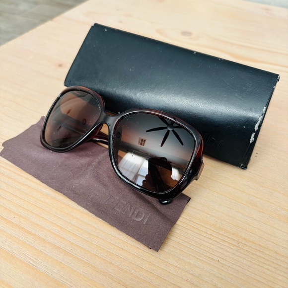 Fendi Brown Tortoise FS5227 Square Sunglasses Women’s W/ Case Preloved‎ main image 10